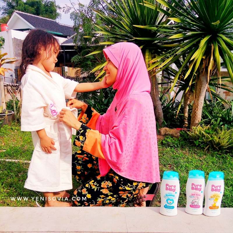 Review-Sabun-Mandi-dan-Shampo-Pure-Baby.-Bisakah-untuk-Kulit-Sensitif? pure baby