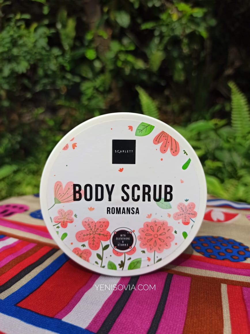 Review Scarlett Whitening, Benarkah Bisa Bikin Putih dan Aman? review scarlett whitening body scrub romansa