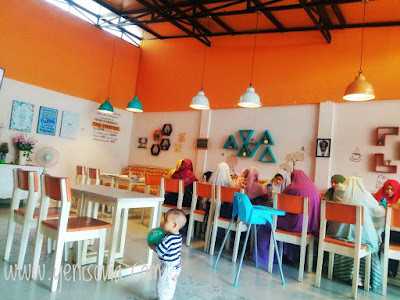 Tempat-Makan-untuk-Keluarga-yang-Enak-dan-Murah-di-Bandung  tempat makan yang enak, murah, kekinian di bandung