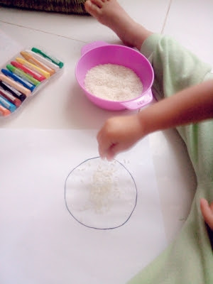 Prakarya-Anak-Usia-Dini-"Bermain-Membuat-Buah-Jeruk-dan-Mengecatnya" kegiatan stimulasi sensori anak usia dini