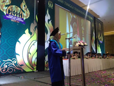 Acara-Wisuda-XIII-Sekolah-Tinggi-Teknologi-Bandung-2018 mahasiswa berprestasi di sekolah tinggi teknologi bandung