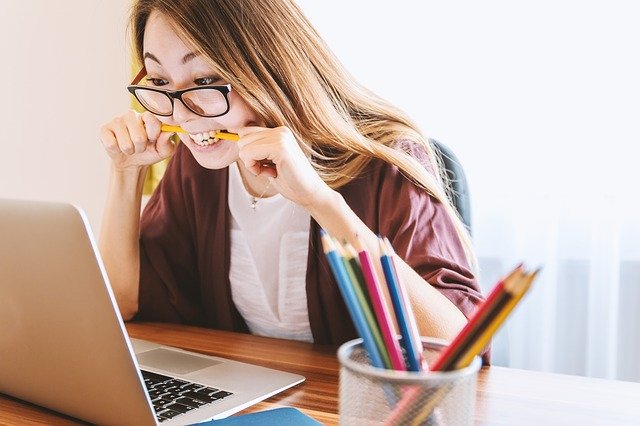 Apa Sih Kekurangan dan Kelebihan Kuliah Online? Kuliah