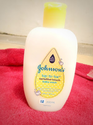 Review-Johnsons-Top-To-Toe-Sensitive-Touch-Baby-Wash-untuk-Kulit Sensitif-dan-Alergi review johnsons top to - toe sensitive touch baby wash untuk kulit sensitif dan alergi