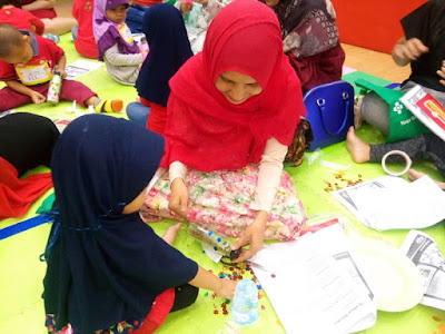 yeni sovia adalah parenting blogger indonesia