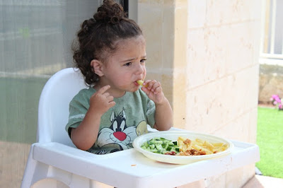 penyebab  anak susah makan dan cara menangani anak susah makan atau GTM