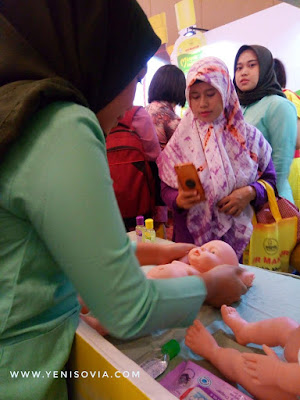 Bangun-Bonding-Anak-dengan-Minyak-Telon-Bayi,-Yuk! pijat bayi