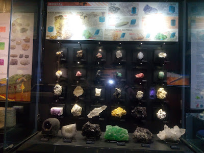 serunya-liburan-ke-museum-geologi-bandung-dan-naik-bandros batu kristal