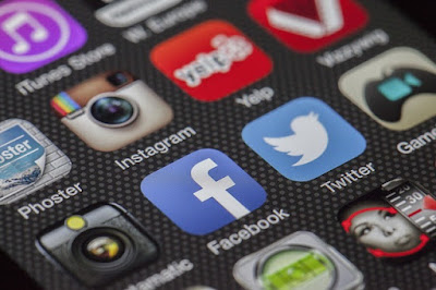Ketika-Profesi-Blogger-Dianggap-Pamer blogger dan media sosial