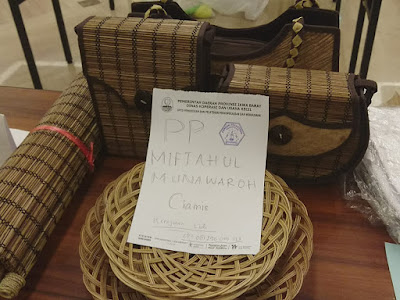 Memberdayakan-Pesantren-di-Jawa-Barat-melalui-Program-OPOP produk-produk yang dihasilkan anak pesantren pada program one pesantren one product