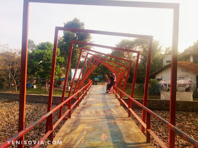 Liburan-Keluarga-Ke-Garut.-Situ-Bagendit-Bisa-Dijadikan-Pilihan-Nggak-Ya? tempat keren untuk berfoto bersama di situ bagendit