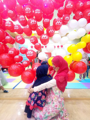 Menjadi-Parenting-Blogger-Itu-Beban  yeni sovia adalah seorang blogger dengan niche blog parenting yang berisikan tentang parenting dan anak berkebutuhan khusus