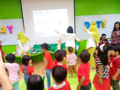 serunya kids playdate dan mini talkshow kecerdasan majemuk anak di KALCare anak-anak senam