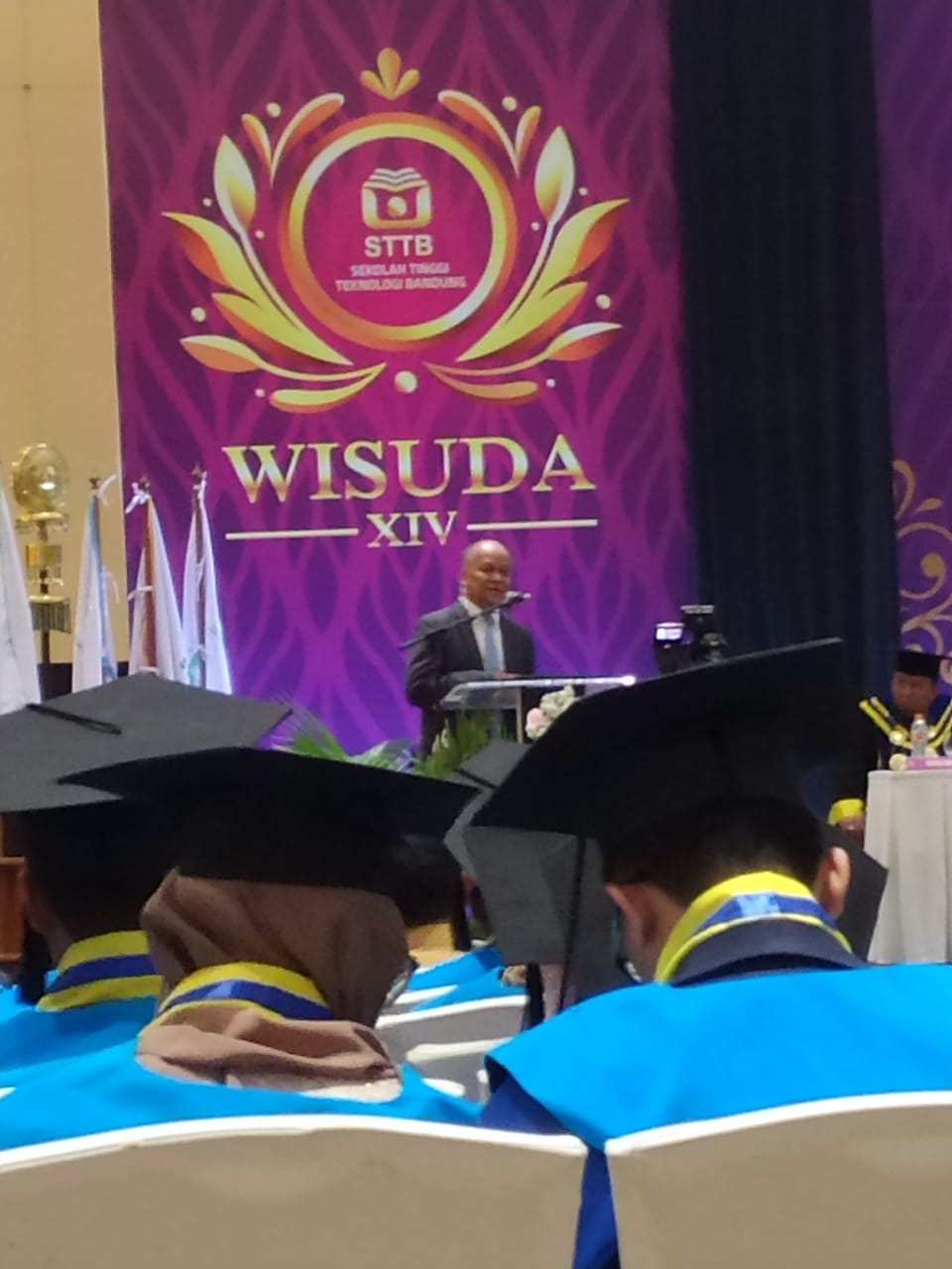Wisuda-Sekolah-Tinggi-Teknologi-Bandung-2020 anak bj habibie